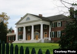 Madison’s Montpelier has the look, and size, of a grand college building. (Aigrette, Flickr Creative Commons)