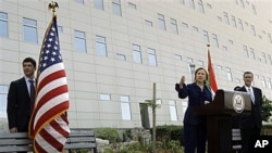 US Secretary of State Hillary Rodham Clinton, talks to staff of the U.S. embassy in Abu Dhabi, United Arab Emirates, Jan 10, 2011