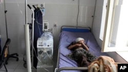 فضائی حملے میں زخمی ہونے والا ایک بچہ قندوز کے اسپتال میں زیر علاج ہے۔ اپریل 2018
