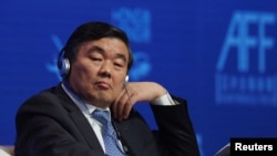 中国国家开发银行原党委书记、董事长胡怀邦2018年1月15日在香港出席亚洲金融论坛。