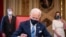 Presidente Joe Biden assina primeiros documentos da sua Administração