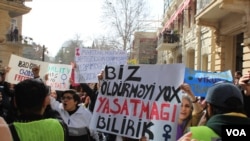 Bakıda 8 Marş feministlər aksiyası (Arxiv foto. Mənbə: VOA)