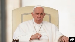 El papa Francisco asiste a la audiencia general semanal en San Pedro, Vaticano, 18 de octubre de 2023.