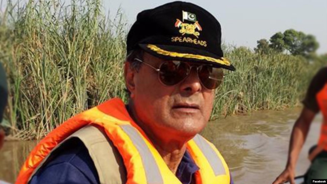 Shuja Khanzada, menteri dalam negeri Punjab yang tewas dalam serangan bom bunuh diri, Minggu (16/8).