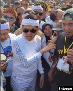 Dedi Mulyadi menyapa warga di Jawa Barat (courtesy: IG/dedimulyadi71)