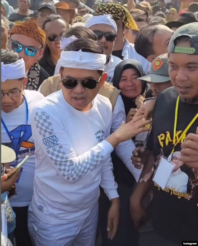Dedi Mulyadi menyapa warga di Jawa Barat (courtesy: IG/dedimulyadi71)