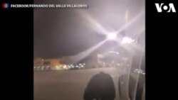 Penumpang Pesawat Keluar Lewat Pintu Darurat