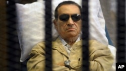 지난해 6월 재판에 출석한 호스니 무바라크 전 이집트 대통령의 모습. 