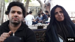 تصویری از بهنام محجوبی در کنار مادر خود بتول حسینی 