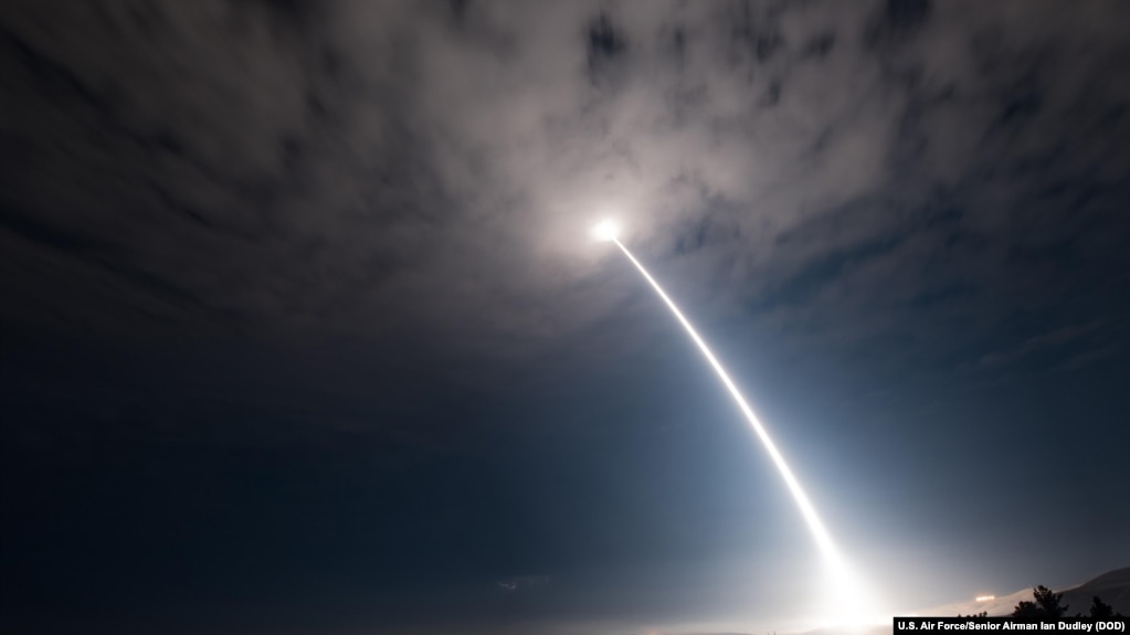 美軍在美國加利福尼亞州范登堡空軍基地的一次作戰試驗中，發射了一枚沒有彈頭的“Minuteman III”洲際彈道導彈。 （美國空軍圖片，2017年8月2日）