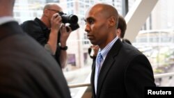 Mohamed Noor, former Minnesota policeman on trial for fatally shooting an Australian woman, walks into the courthouse in Minneapolis, Minnesota, April 30, 2019. 