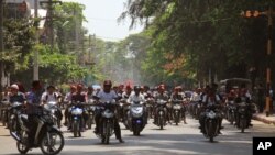 Một cuộc biểu tình bằng xe máy do Quân đội Cứu hộ Rohingya Arakan (ARSA) tổ chức ở bang Rakhine, Myanmar, ngày 19/3/2017.