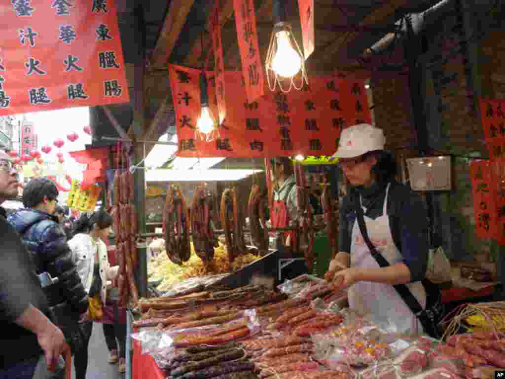 香肠腊肉金华火腿，连蜜汁火腿的面包夹都有得卖