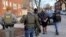 У США масово заарештовують і депортують незаконних мігрантів. Відео