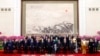Tư liệu: Chủ tịch TQ Tập Cận Bình và phu nhân cùng các lãnh đạo khác chụp ảnh lưu niệm tại dạ tiệc chào mừng khách tại Diễn đàn Vành Đai Con Đường ở Đại Sảnh đường Nhân dân/Bắc Kinh, ngày 26/4/2019. REUTERS/Jason Lee/Pool