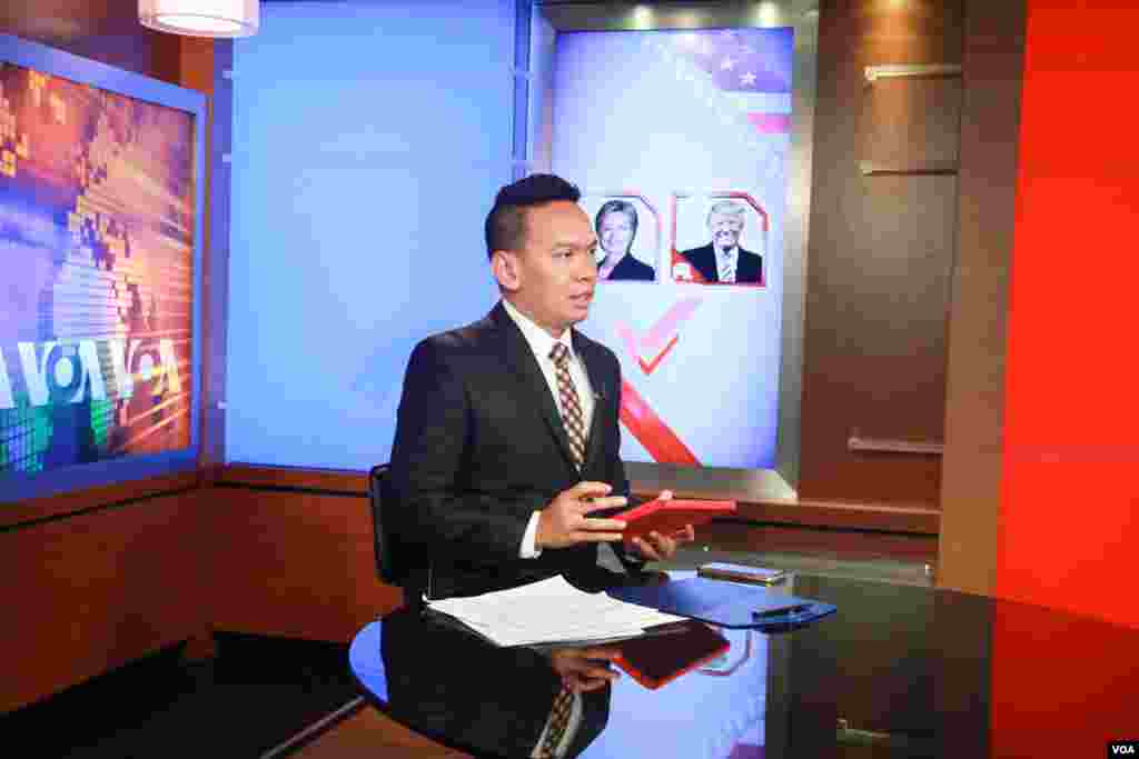 VOA Indonesian host in studio on election night.