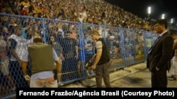 Rio de Janeiro - Delegado e peritos investigam local do acidente com carro alegórico da escola de samba Paraíso do Tuiuti, no Sambódromo (Fernando Frazão/Agência Brasil)