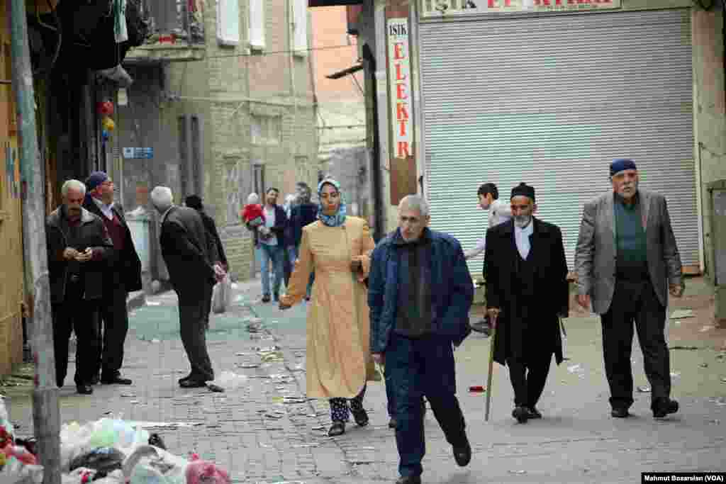 Images from the historic Sur neigborhood of Diyarbakir in southeastern Turkey after clashes between the security forces and members of the pro-Kurdish youth gangs that brought the town's economy to a standstill