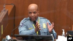 En esta captura de video, el jefe de policía de Minneapolis, Medaria Arradondo, testifica el 5 de abril de 2021 en el juicio del expolicía Derek Chauvin por la muerte del afroestadounidense George Floyd en mayo de 2020. 