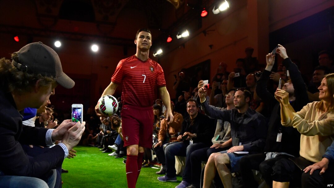 Bintang tim Portugal Cristiano Ronaldo dalam sebuah acara di Madrid. (Foto: Dok)