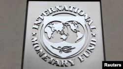 미국 워싱턴에 있는 국제통화기금 본부 로고 (자료사진)