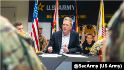 美国陆军部长丹·德里斯科尔。（照片来源：美国陆军部长X帐号）