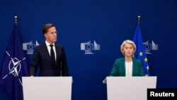 Президент Европейской комиссии Урсула фон дер Ляйен и генеральный секретарь НАТО Марк Рютте на пресс-конференции в Брюсселе. Бельгия, 2 сентября 2026 года. (Фото: REUTERS/Geert Vanden Wijngaert)
