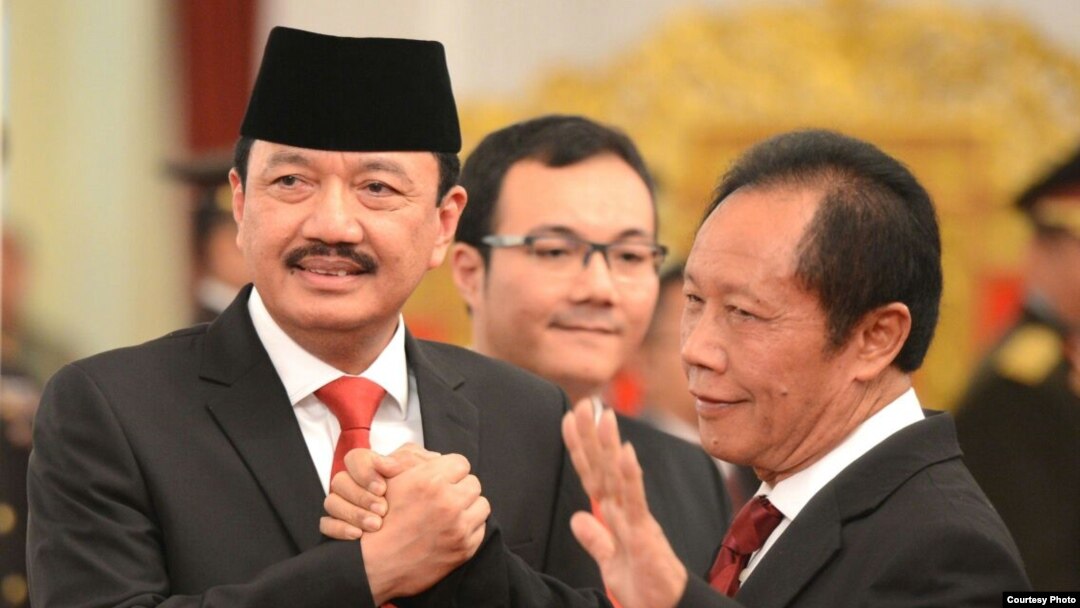 Kepala Badan Intelijen Negara (BIN) Jenderal Budi Gunawan (kiri) bersama pendahulunya Sutiyoso di Istana Negara (9/9). (Biro Pers Kepresidenan)