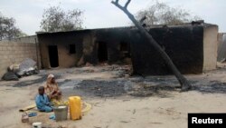 Rumah-rumah di kota Baga hangus akibat pertempuran antara pasukan Nigeria dan Boko Haram (foto: dok).