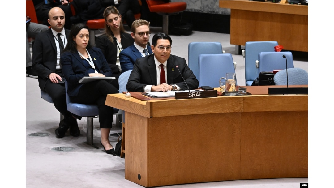 Duta Besar Israel untuk PBB Danny Danon berbicara dalam pertemuan Dewan Keamanan Perserikatan Bangsa-Bangsa untuk membahas situasi di Timur Tengah pada tanggal 20 November 2024, di markas besar PBB di New York City. (ANGELA WEISS / AFP)