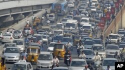 Vehicles move slowly during morning rush hour in the southern Indian city of Hyderabad (FILE).