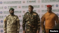 Assimi Goïta, Abdourahamane Tiani et Ibrahim Traoré ont annoncé lors de leur propre sommet le 6 juillet à Niamey l'institution d'une confédération entre leurs pays.