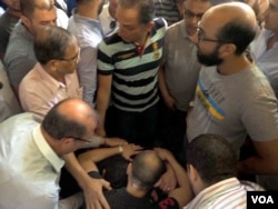 Tarek, a relative of the passengers who was on the EgyptAir flight breaks down during a symbolic funeral at the Sultan Husain Mosque in Masr Algadeda in Cairo, Egypt, May 20, 2016. (Photo: Hamada Elrasam for VOA)