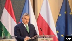 Perdana Menteri Hongaria Viktor Orban dalam konferensi pers di Praha, 4 Maret 2020. (Foto: AFP)