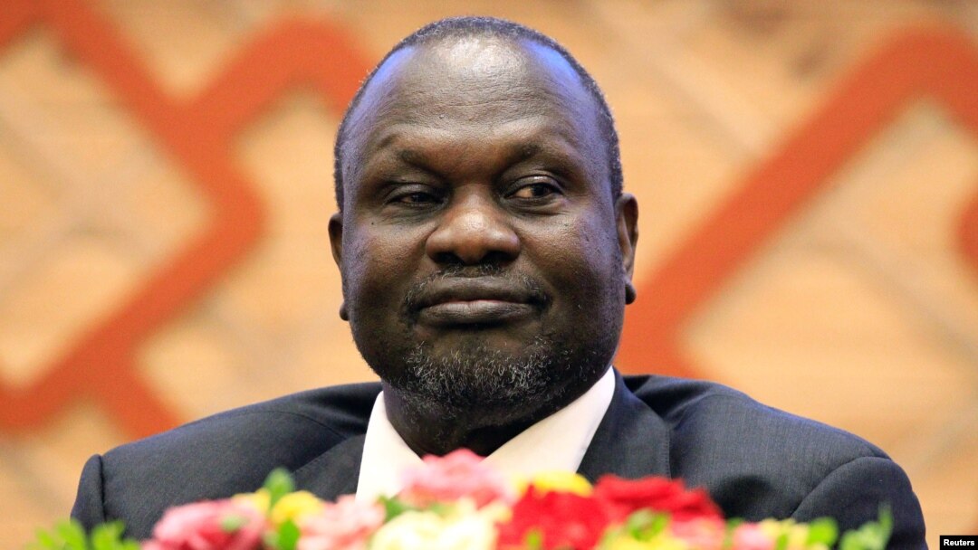 Pemimpin pemberontak Sudan Selatan, Riek Machar, menghadiri penandatanganan perjanjian damai dengan pemerintah Sudan Selatan untuk mengakhiri perang saudara yang sudah menewaskan puluhan ribu orang, di Khartoum, Sudan, 27 Juni 2018.
