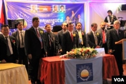 CNRP leaders during CNRP gathering party at Hai Tien Restaurant, Philadelphia, Pennsylvania, U.S.A on April 28, 2017. (Seourn Vathana/VOA Khmer)