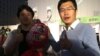 日本千叶县白井市市议员和田健一郎（左）和香港立法会议员区诺轩（右）在一起 （网络照片） 