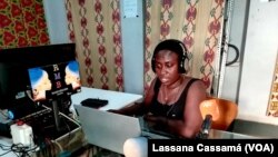 Locutora de rádio comunitária, Guiné Bissau