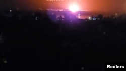 Explosión registrada en las proximidades de Plauru, Rumania, vista desde Izmail, Ucrania, el 6 de septiembre de 2023, tras un ataque ruso.