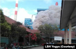 Posisi PLTU Cilacap yang terlalu dekat dengan pemukiman dan sekolah dikeluhkan warga. (Foto: Courtesy/LBH Yogya)