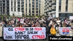 Okupljanje ispred Palate pravde, u okviru studentske akcije " Dođi na Mostar ako imaš petlju" (foto: FoNet)