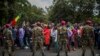 Des soldats de l'armée éthiopienne face à des manifestants à Addis-Abeba, le 17 septembre 2018. (AP Photo/Mulugeta Ayene)