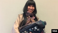 ຍາ​ນາງວຽງ​ຄຳ ນັນ​ທະ​ວົງ​ດວງ​ສີ ນັກ​ຕ່ຳ​ຫູກ ນັກ​ອະ​ນຸ​ລັກ ນັກ​ທຸ​ລະ​ກິດ ແລະ​ນັກ​ອອກ​ແບບ​ຜ້າ​ຕ່ຳ​ພື້ນ​ເມືອງ​ລາວ ໃນ​ລະ​ດັບ​ສາ​ກົນ.