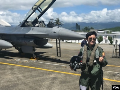 女战机飞行员托起台湾 半边天