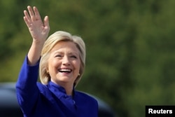 U.S. Democratic presidential candidate Hillary Clinton waves as she boards her campaign plane at the Westchester County airport in White Plains, New York, Sept. 21, 2016.