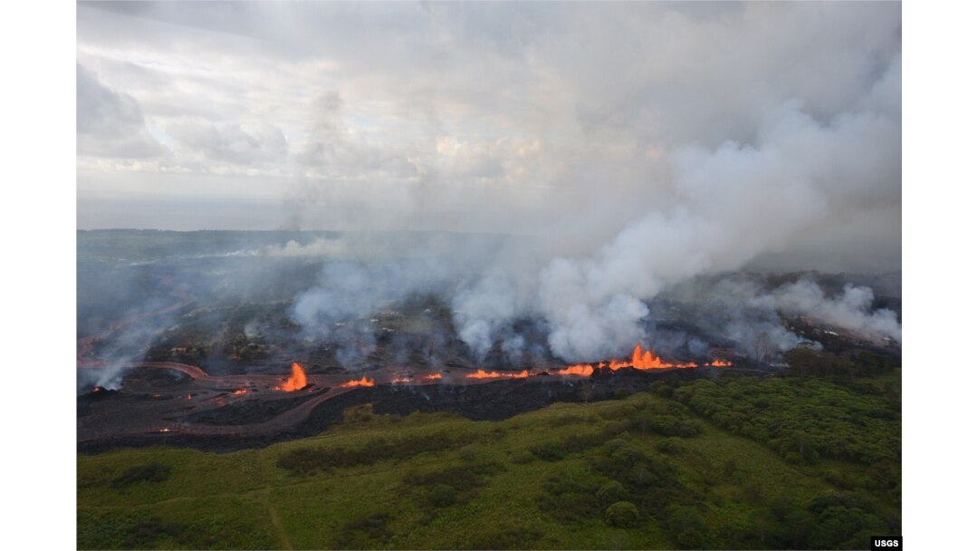 Lava fountains from Fissure 20 in Kīlauea Volcano's lower East Rift Zone in Hawaii, May 19, 2018.