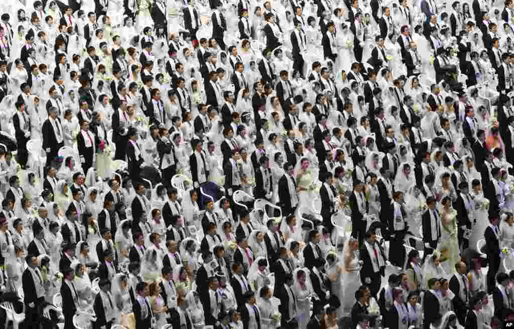 Couples from around the world participate in a mass wedding ceremony at the CheongShim Peace World Center in Gapyeong, South Korea. Some 2,500 South Korean and foreign couples exchanged or reaffirmed marriage vows in the Unification Church&#39;s mass wedding arranged by Hak Ja Han Moon, wife of the late Rev. Sun Myung Moon, the controversial founder of the Unification Church.