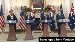 美国国务卿卢比奥在国务院与战争部长海格塞斯、澳大利亚副总理兼国防部长马尔斯及澳大利亚外交部长黄英贤共同发表讲话。(2025年12月8日)