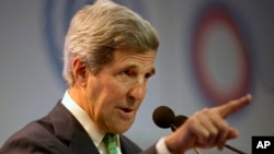 Menteri Luar Negeri AS John Kerry berbicara dalam Konferensi Perubahan Iklim PBB di Lima, Peru (11/12). (AP/Rodrigo Abd)