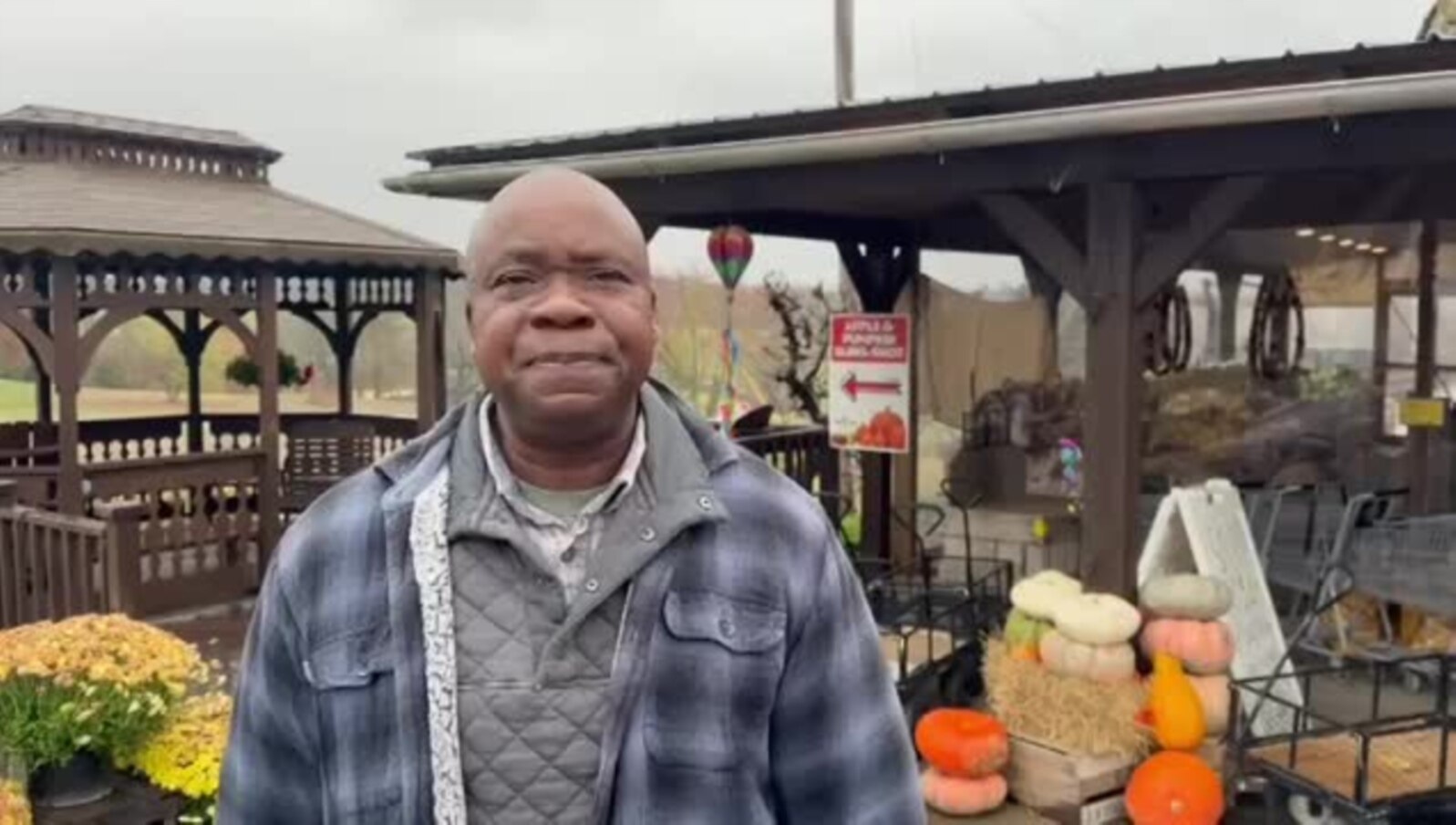 Murimi Vari Mudzidzisi kuOhio muAmerica, Doctor Moses Rumano, Vari paChitoro cheSloppy Side Chinotengesa Maputi neHupfu Zvavanogadzira. 
